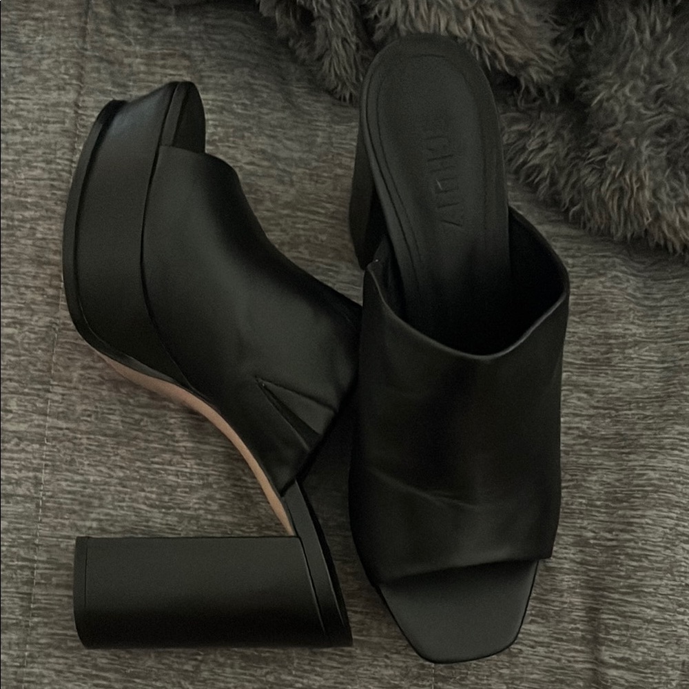 SCHUTZ Black Platform Shoes with Modern Design